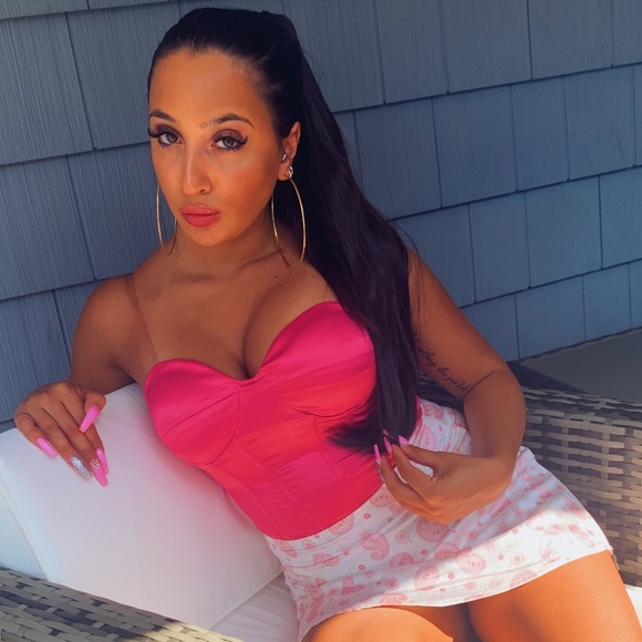 Meet your Posher, Alyssa - Picture 1 of 1